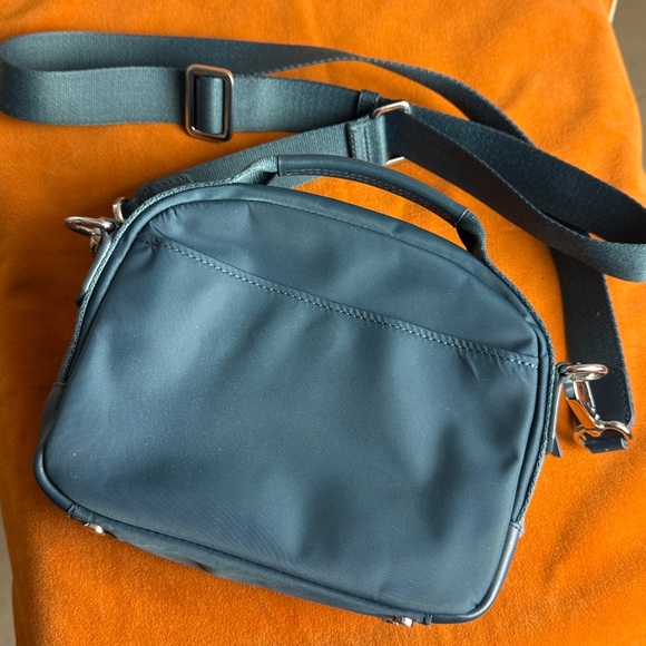 For Kinla - Quince Revive Camera Bag in Deep Teal - Picture 3 of 6
